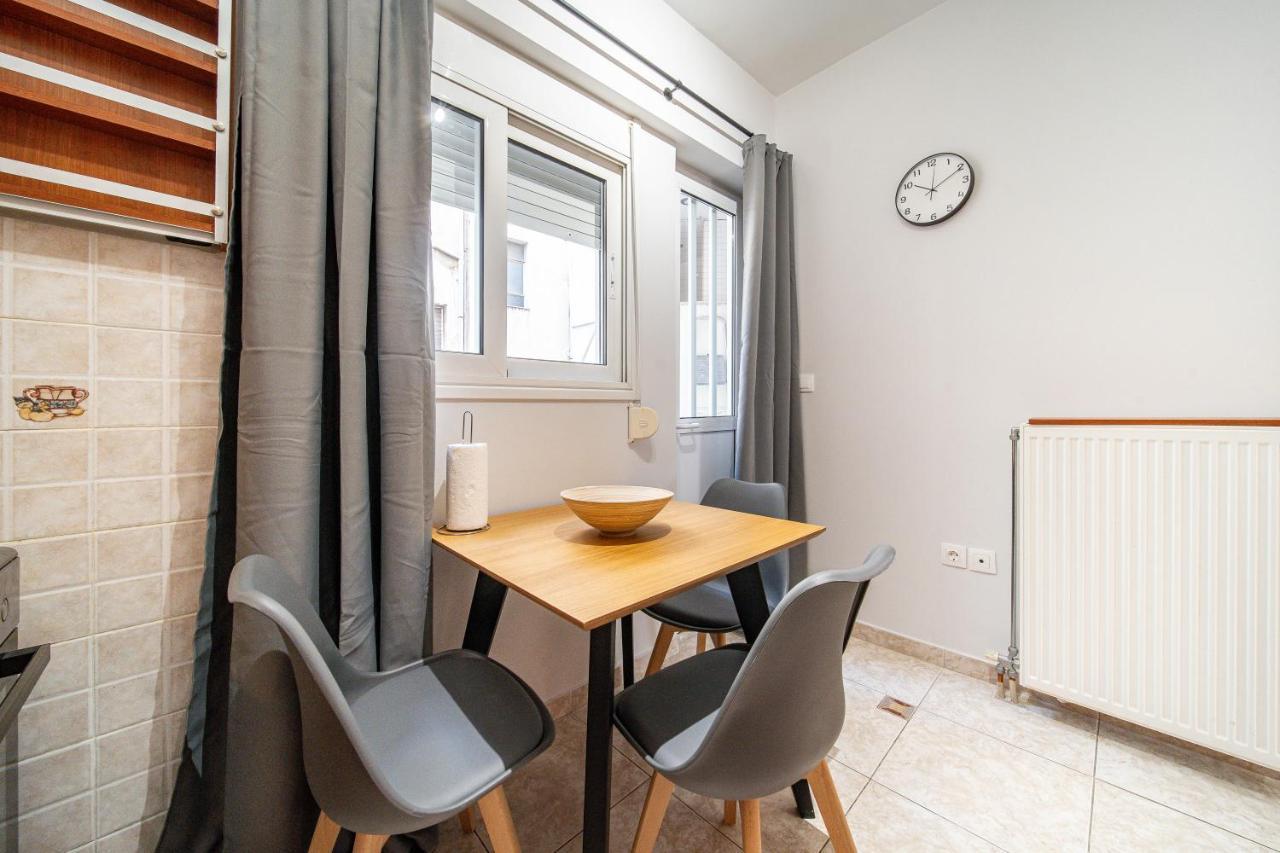 Per56 By Smart Cozy Suites - Right Next To The Metro - Parking - Available 24Hr アテネ エクステリア 写真