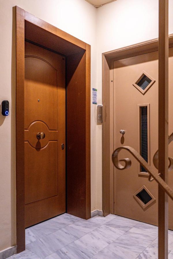 Per56 By Smart Cozy Suites - Right Next To The Metro - Parking - Available 24Hr アテネ エクステリア 写真