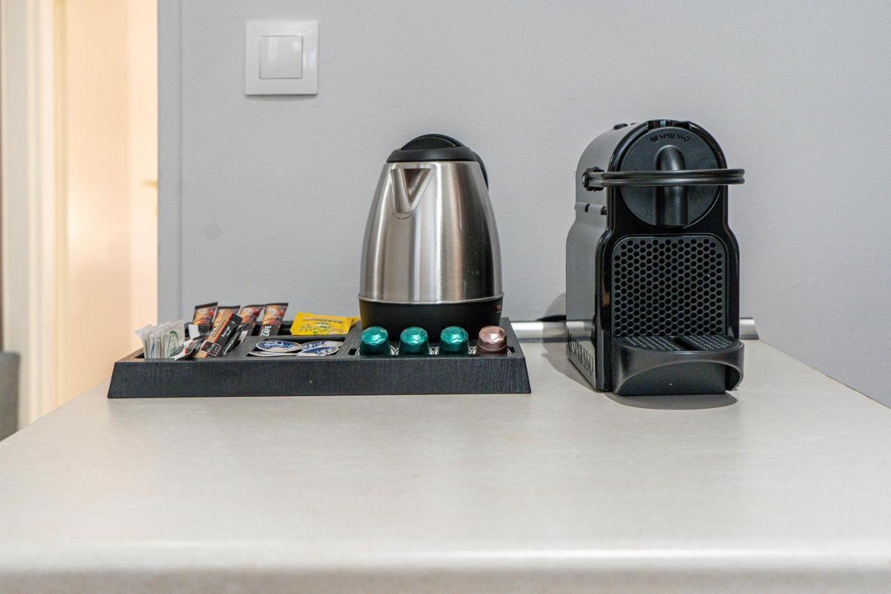 Per56 By Smart Cozy Suites - Right Next To The Metro - Parking - Available 24Hr アテネ エクステリア 写真