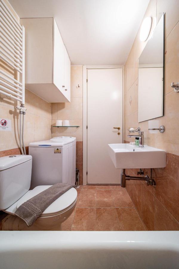 Per56 By Smart Cozy Suites - Right Next To The Metro - Parking - Available 24Hr アテネ エクステリア 写真